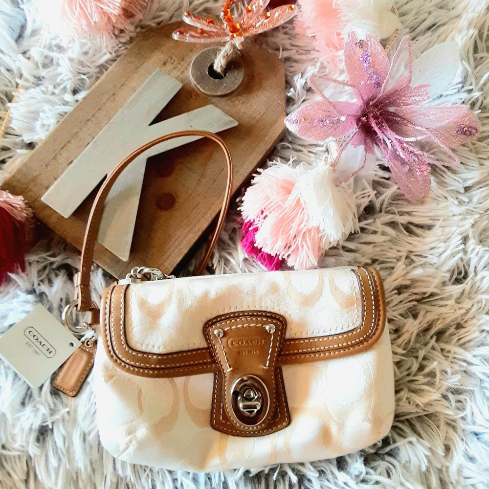 NWT COACH CLUTCH